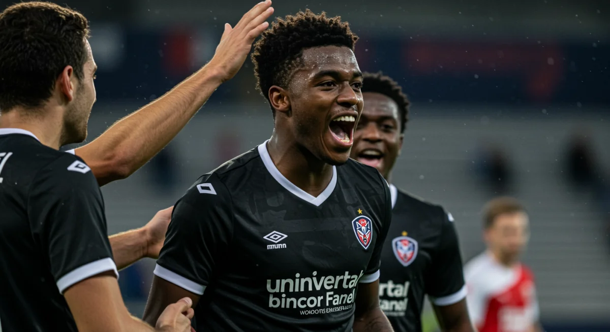 Jeune joueur de football universitaire français célébrant un but avec ses coéquipiers, illustrant la joie et la réussite.